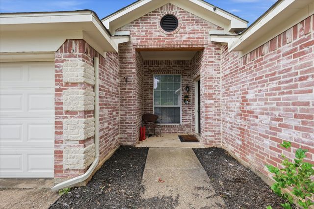 5002 Bayberry Drive, Arlington, TX 76017
