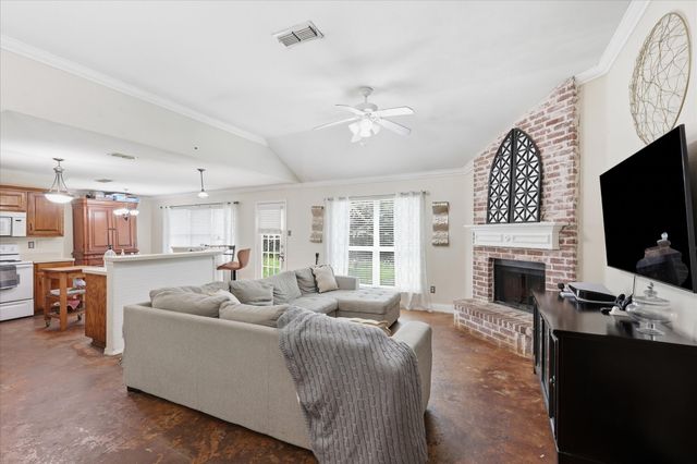 5002 Bayberry Drive, Arlington, TX 76017