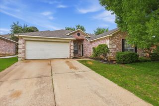 5002 Bayberry Drive, Arlington, TX 76017