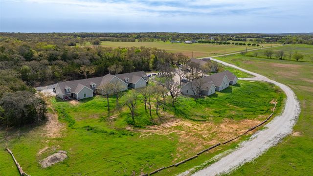 1304 County Road 115 12, Gainesville, TX 76240
