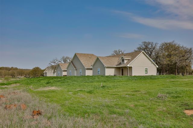1304 County Road 115 12, Gainesville, TX 76240
