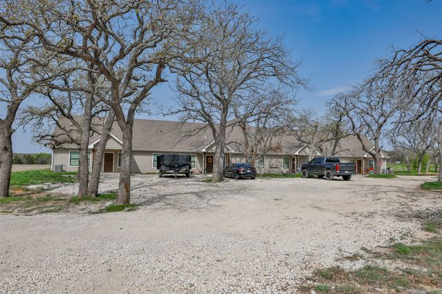 1304 County Road 115 12, Gainesville, TX 76240
