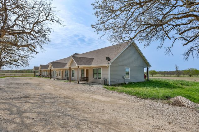 1304 County Road 115 12, Gainesville, TX 76240