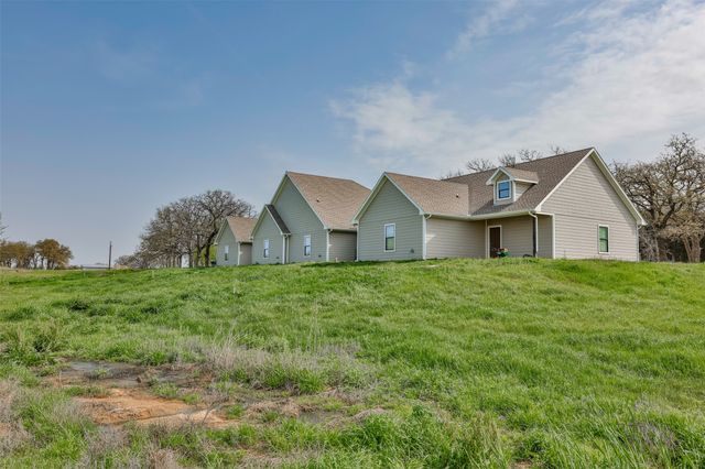 1304 County Road 115 12, Gainesville, TX 76240