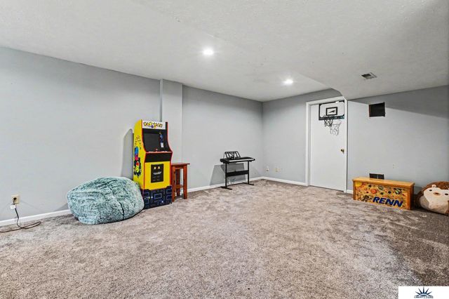 16928 Karen Street, Omaha, NE 68135