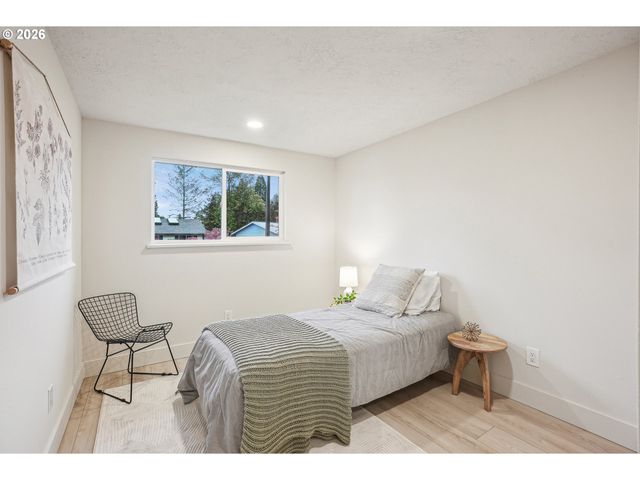 3033 Se CONDOR Ave, Gresham, OR 97080