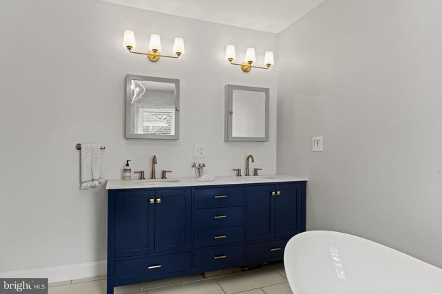 311 LAKEVIEW DR, Collingswood, NJ 08108