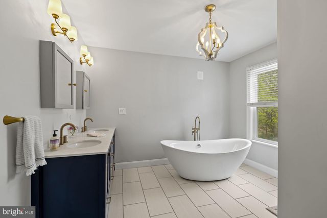 311 LAKEVIEW DR, Collingswood, NJ 08108