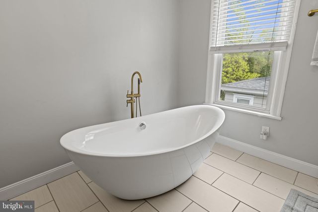 311 LAKEVIEW DR, Collingswood, NJ 08108