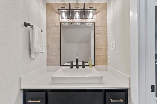 4 Maybury WAY 40, Austin, TX 78738