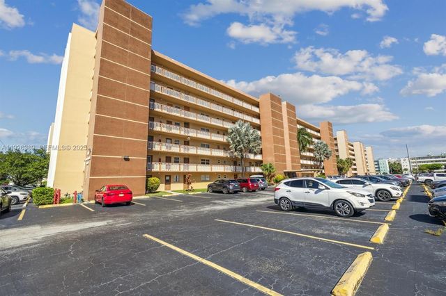610 NE 12th Ave 304, Hallandale Beach, FL 33009