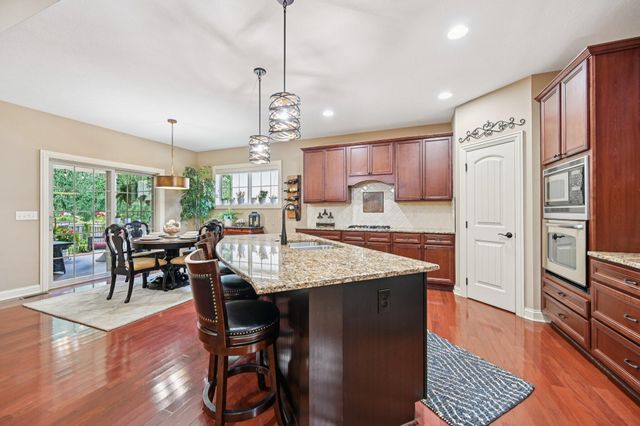 389 Ridgemoor Lane, Westerville, OH 43082