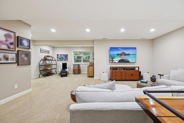 389 Ridgemoor Lane, Westerville, OH 43082