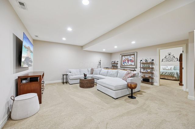 389 Ridgemoor Lane, Westerville, OH 43082