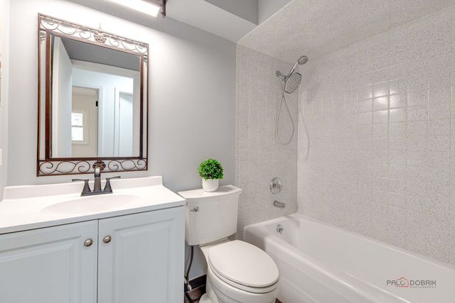 1689 S Elm Street, Des Plaines, IL 60018