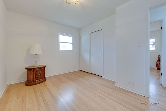 1689 S Elm Street, Des Plaines, IL 60018