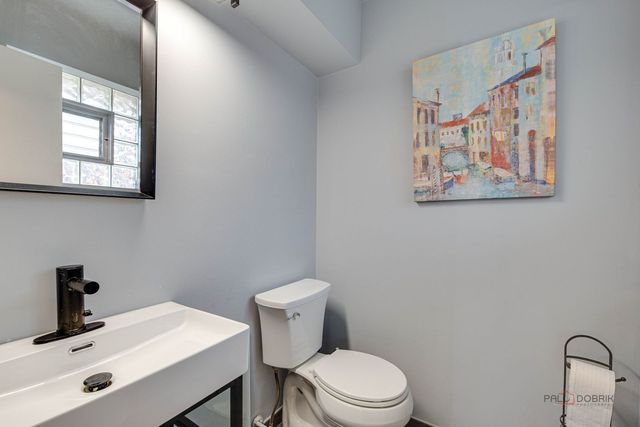 1689 S Elm Street, Des Plaines, IL 60018