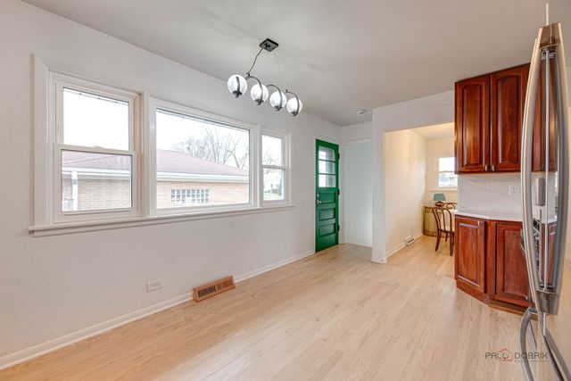 1689 S Elm Street, Des Plaines, IL 60018