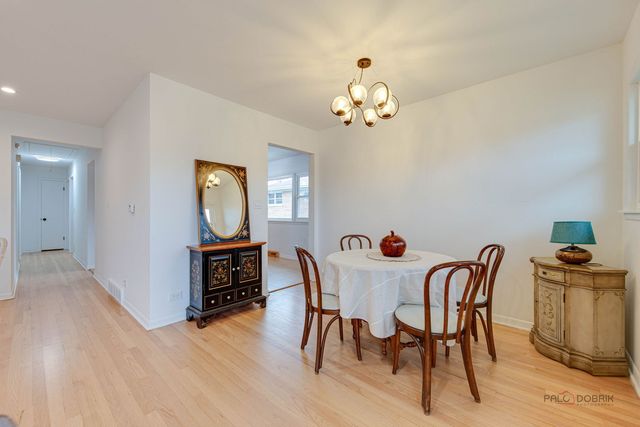 1689 S Elm Street, Des Plaines, IL 60018