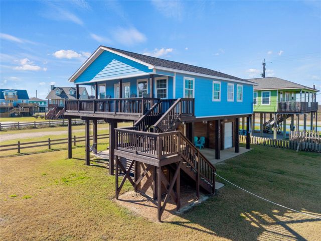 105 Stanek Drive, Surfside Beach, TX 77541