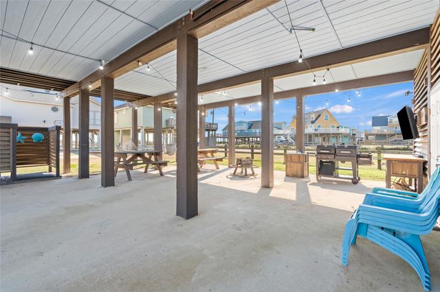 105 Stanek Drive, Surfside Beach, TX 77541