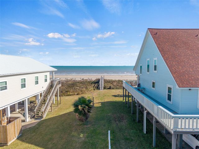 105 Stanek Drive, Surfside Beach, TX 77541