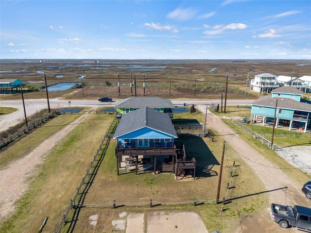 105 Stanek Drive, Surfside Beach, TX 77541