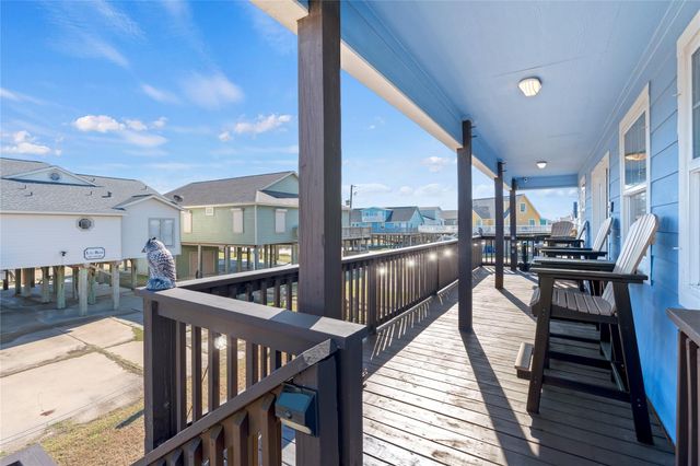 105 Stanek Drive, Surfside Beach, TX 77541
