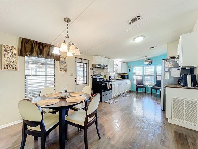 6 CAYMAN CIRCLE, Umatilla, FL 32784