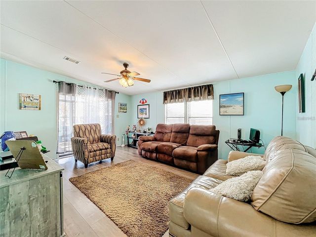 6 CAYMAN CIRCLE, Umatilla, FL 32784