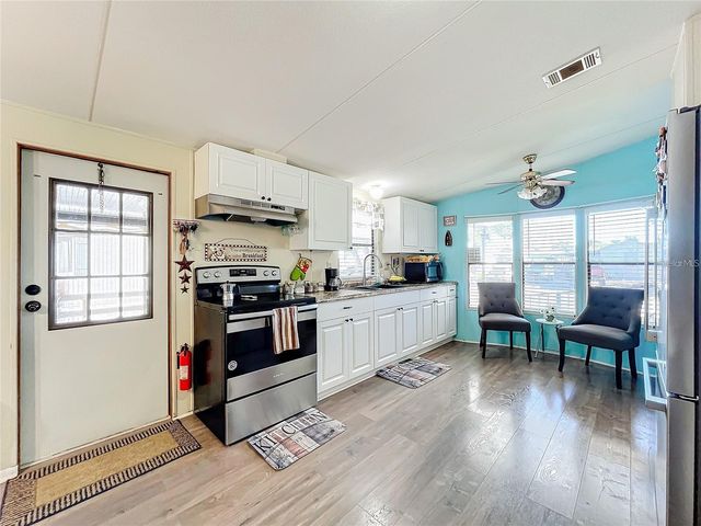 6 CAYMAN CIRCLE, Umatilla, FL 32784