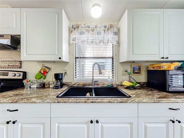 6 CAYMAN CIRCLE, Umatilla, FL 32784