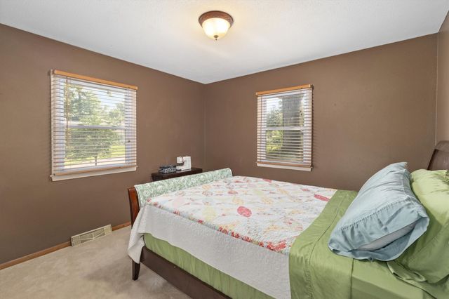 4198 Timber Lane, Des Moines, IA 50317
