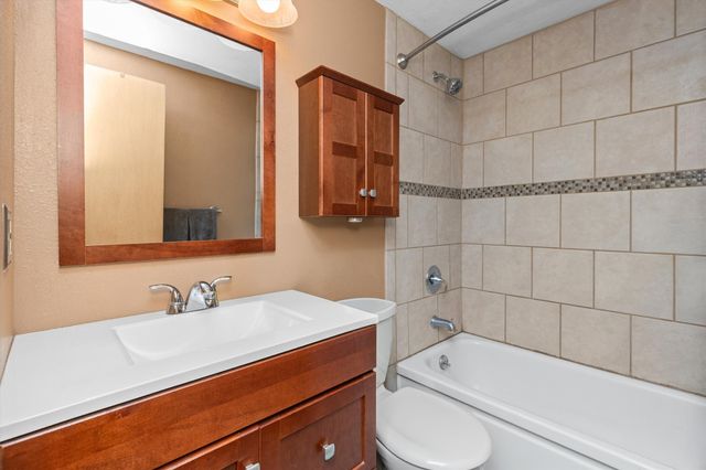 4198 Timber Lane, Des Moines, IA 50317