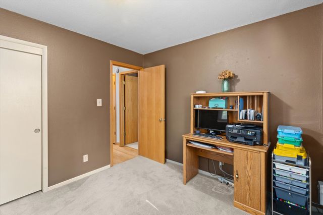 4198 Timber Lane, Des Moines, IA 50317