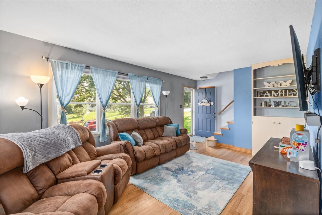 4198 Timber Lane, Des Moines, IA 50317