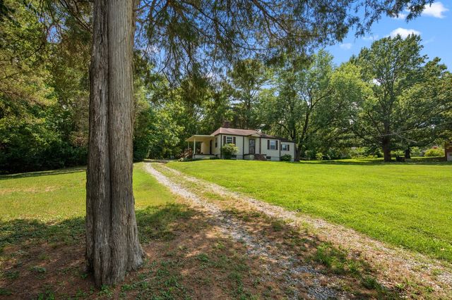 563 McMurray Dr, Nashville, TN 37211