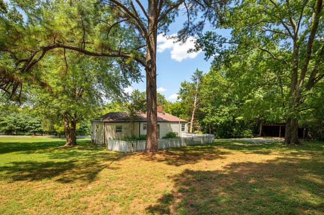563 McMurray Dr, Nashville, TN 37211