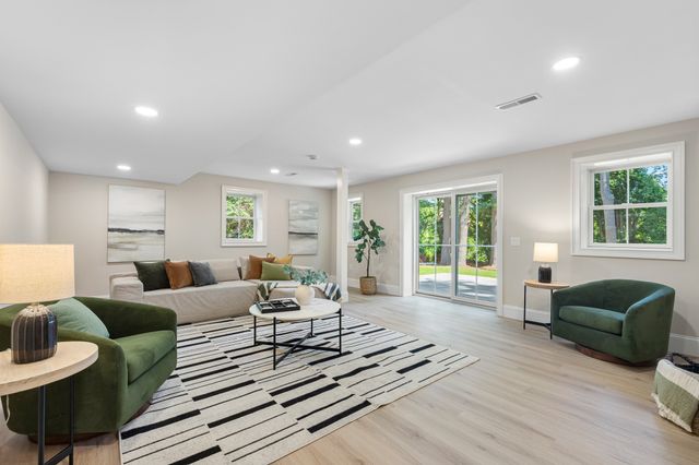 16 Middleby Road, Lexington, MA 02421