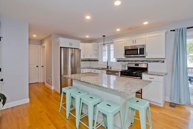 15 Lombard Ave, East Longmeadow, MA 01028