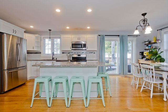 15 Lombard Ave, East Longmeadow, MA 01028
