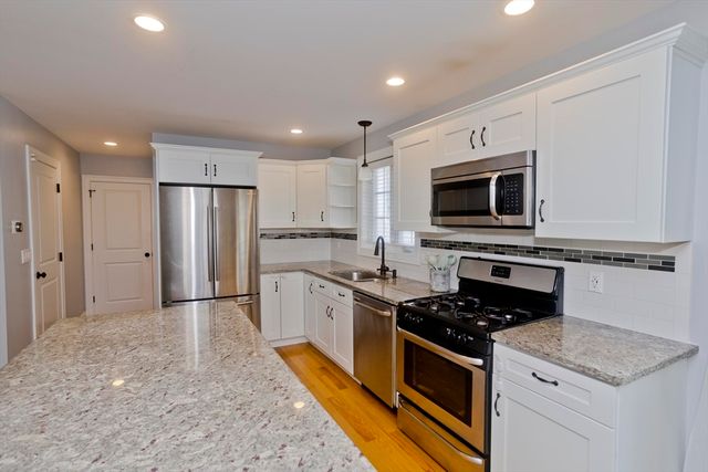 15 Lombard Ave, East Longmeadow, MA 01028