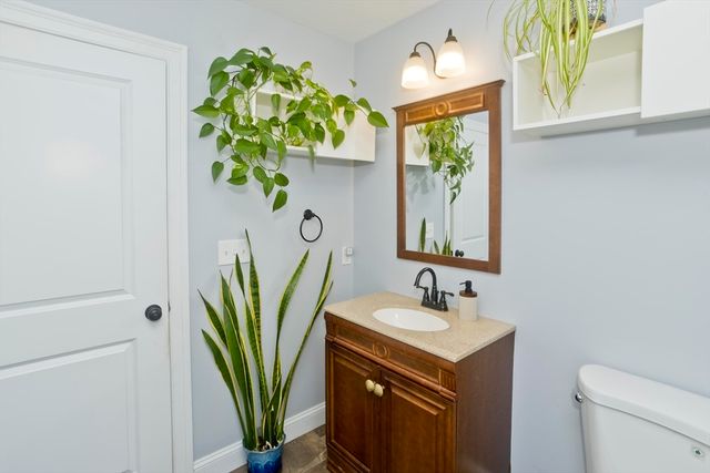15 Lombard Ave, East Longmeadow, MA 01028