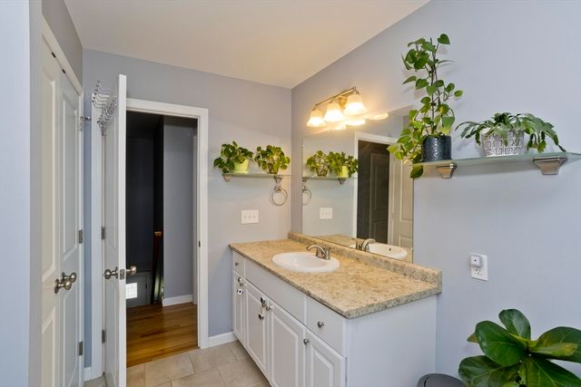 15 Lombard Ave, East Longmeadow, MA 01028
