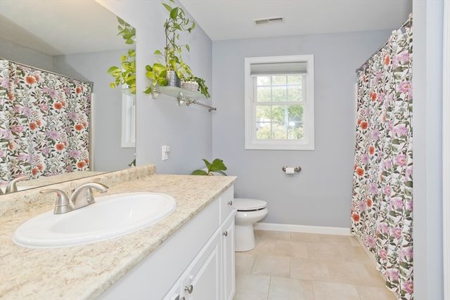 15 Lombard Ave, East Longmeadow, MA 01028