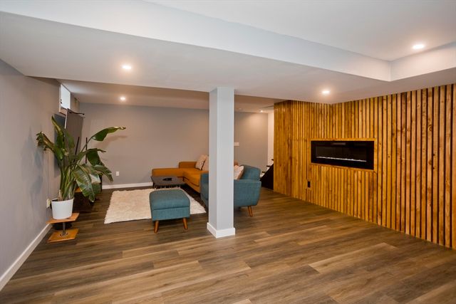15 Lombard Ave, East Longmeadow, MA 01028