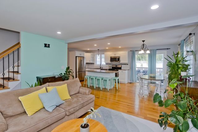 15 Lombard Ave, East Longmeadow, MA 01028
