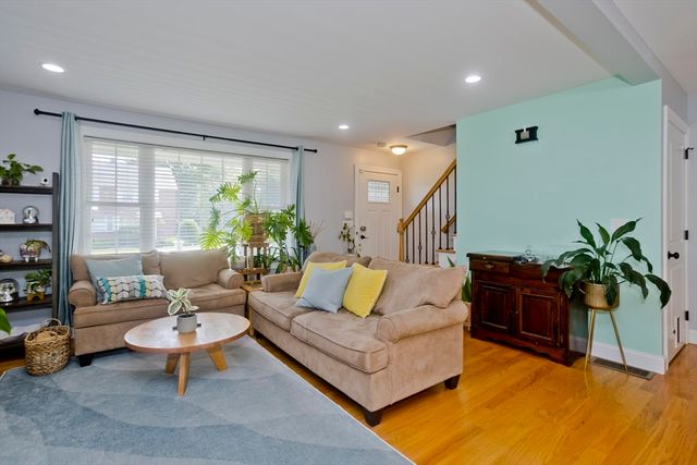 15 Lombard Ave, East Longmeadow, MA 01028