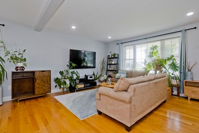 15 Lombard Ave, East Longmeadow, MA 01028