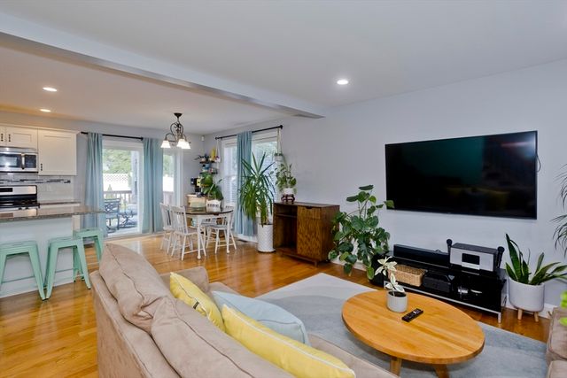 15 Lombard Ave, East Longmeadow, MA 01028